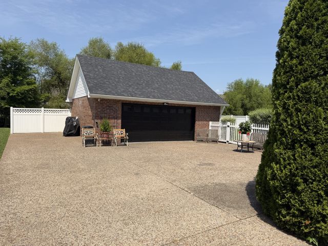 120 Summerlin Dr, Gallatin, TN 37066