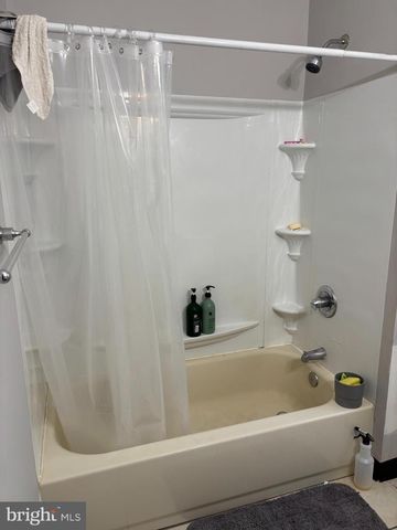 2250 N LAMBERT ST, Philadelphia, PA 19132