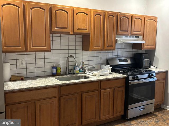 2250 N LAMBERT ST, Philadelphia, PA 19132