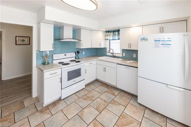 3361 Sandfiddler RD, Virginia Beach, VA 23456