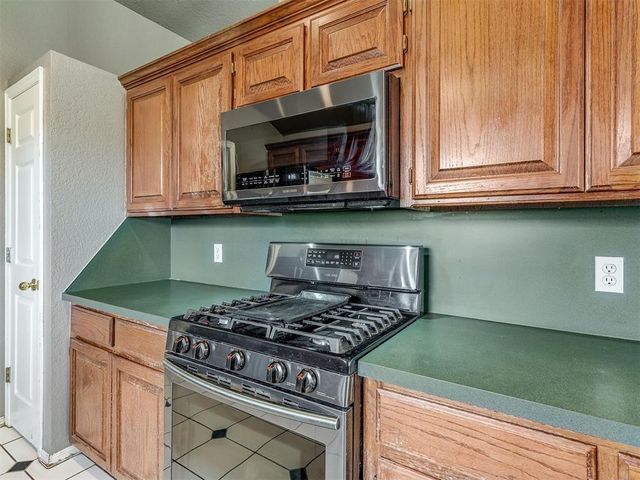 901 SE 37th Street, Moore, OK 73160