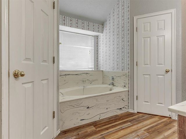 901 SE 37th Street, Moore, OK 73160