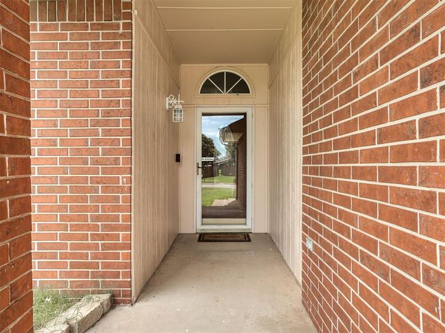 901 SE 37th Street, Moore, OK 73160