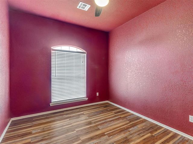 901 SE 37th Street, Moore, OK 73160
