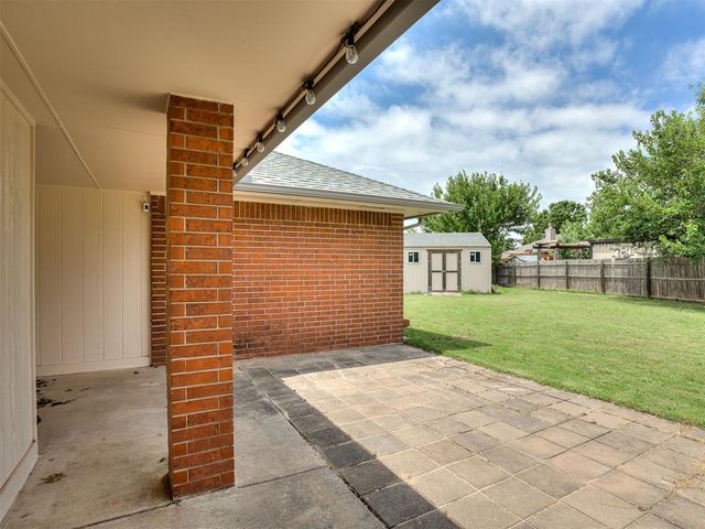 901 SE 37th Street, Moore, OK 73160