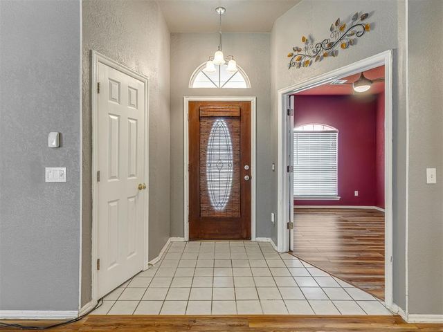 901 SE 37th Street, Moore, OK 73160
