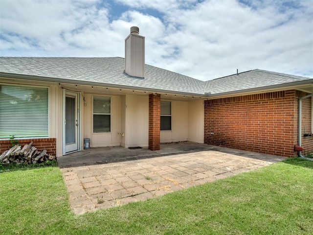 901 SE 37th Street, Moore, OK 73160