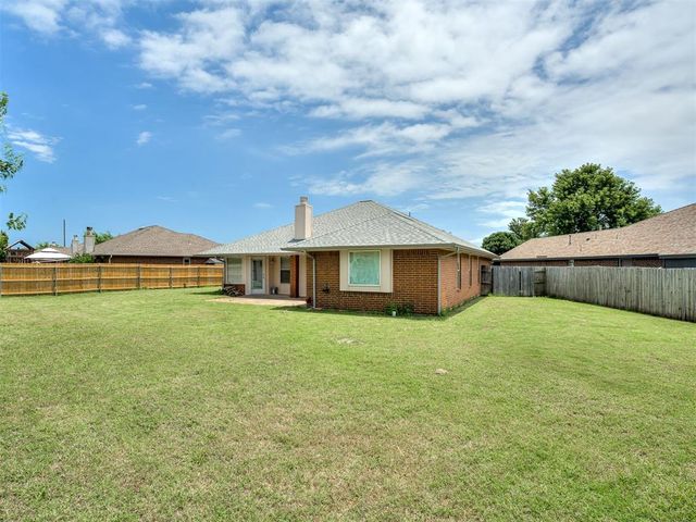 901 SE 37th Street, Moore, OK 73160