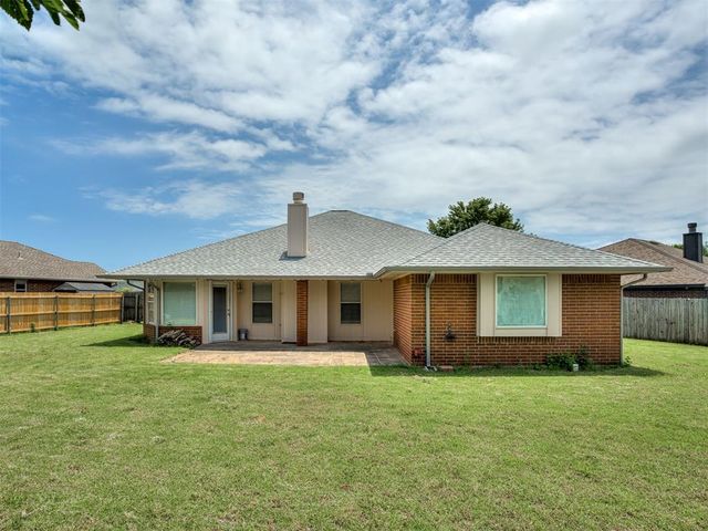 901 SE 37th Street, Moore, OK 73160