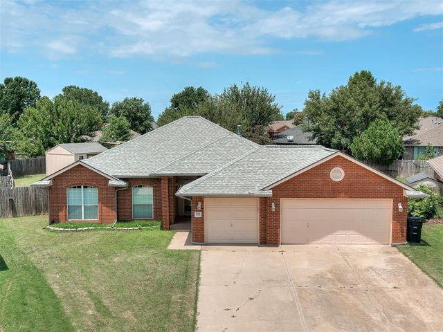 901 SE 37th Street, Moore, OK 73160