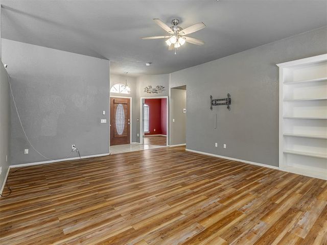901 SE 37th Street, Moore, OK 73160