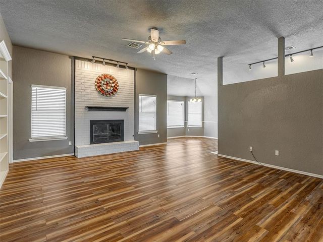 901 SE 37th Street, Moore, OK 73160