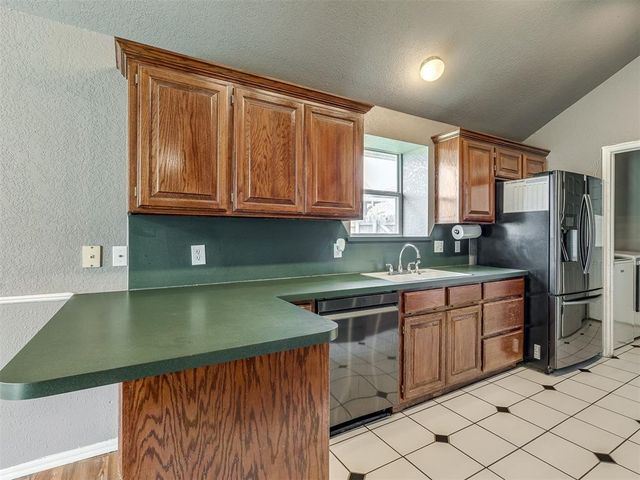 901 SE 37th Street, Moore, OK 73160