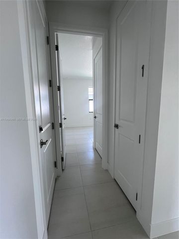 4784 SW 72nd Ter 0, Davie, FL 33314