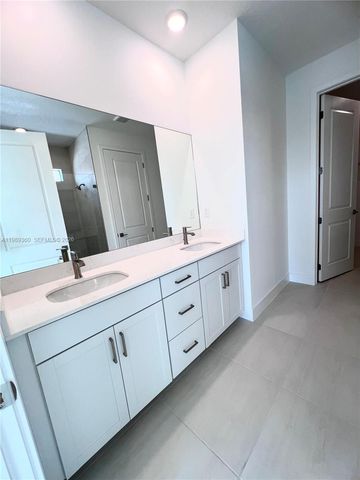 4784 SW 72nd Ter 0, Davie, FL 33314