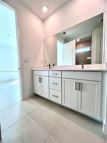 4784 SW 72nd Ter 0, Davie, FL 33314