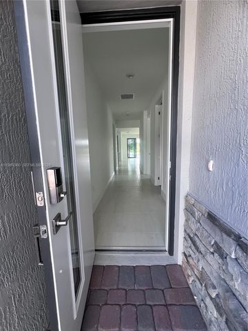 4784 SW 72nd Ter 0, Davie, FL 33314