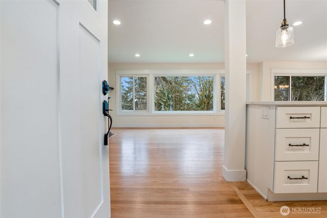 1530 Crestview Drive, Bremerton, WA 98312