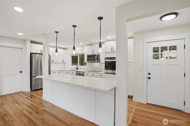 1530 Crestview Drive, Bremerton, WA 98312