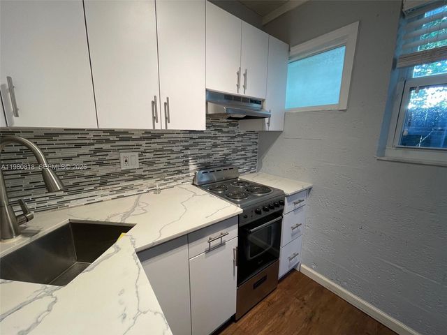 305 NE 15th Ave REAR, Fort Lauderdale, FL 33301