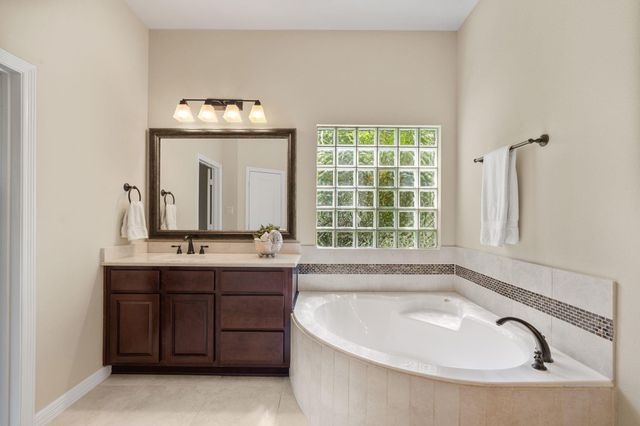 22 Willow Bay Drive, Missouri City, TX 77459