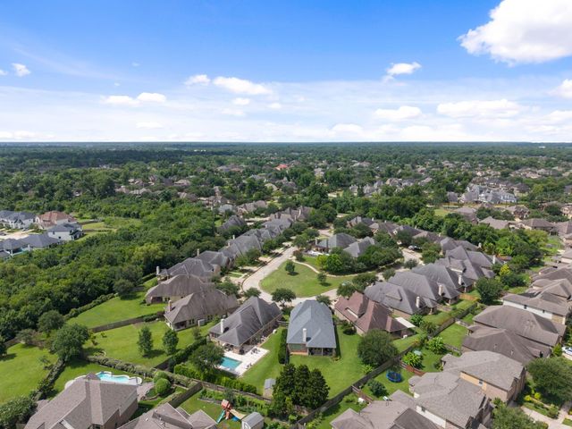 22 Willow Bay Drive, Missouri City, TX 77459