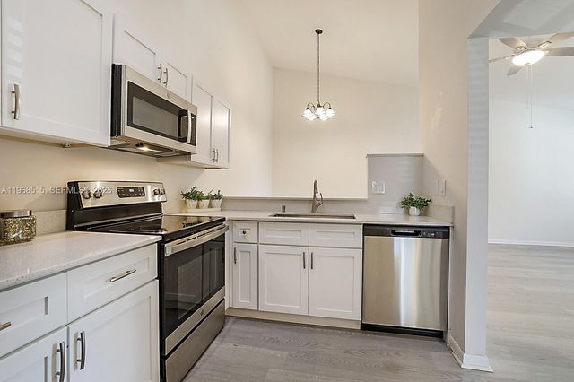 6327 Chasewood Dr E, Jupiter, FL 33458