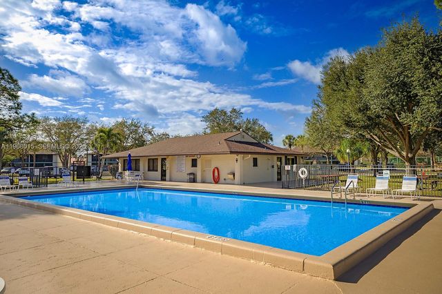 6327 Chasewood Dr E, Jupiter, FL 33458