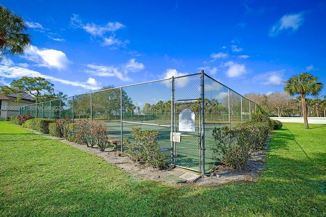 6327 Chasewood Dr E, Jupiter, FL 33458