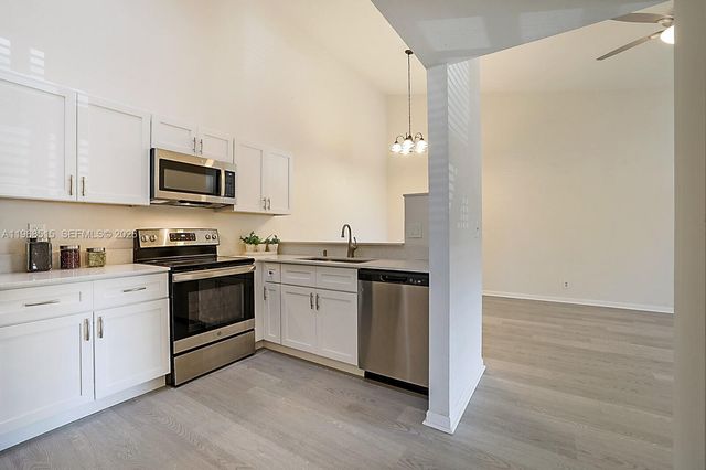 6327 Chasewood Dr E, Jupiter, FL 33458