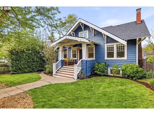 3557 Ne HOLLYROOD Ct, Portland, OR 97212