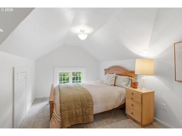 3557 Ne HOLLYROOD Ct, Portland, OR 97212