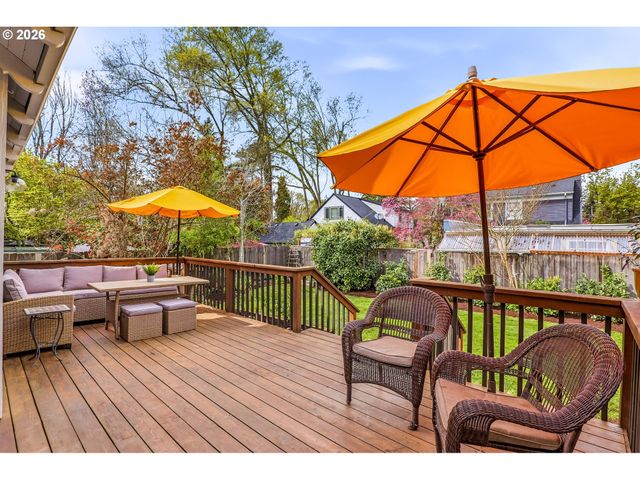 3557 Ne HOLLYROOD Ct, Portland, OR 97212