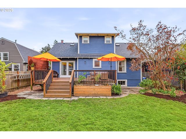 3557 Ne HOLLYROOD Ct, Portland, OR 97212