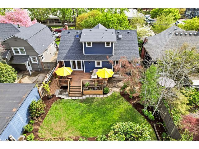 3557 Ne HOLLYROOD Ct, Portland, OR 97212