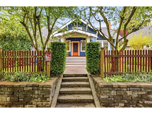 3557 Ne HOLLYROOD Ct, Portland, OR 97212