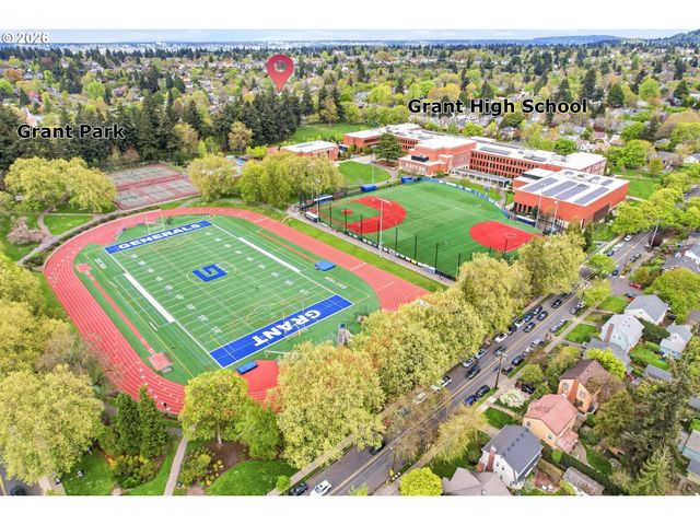 3557 Ne HOLLYROOD Ct, Portland, OR 97212