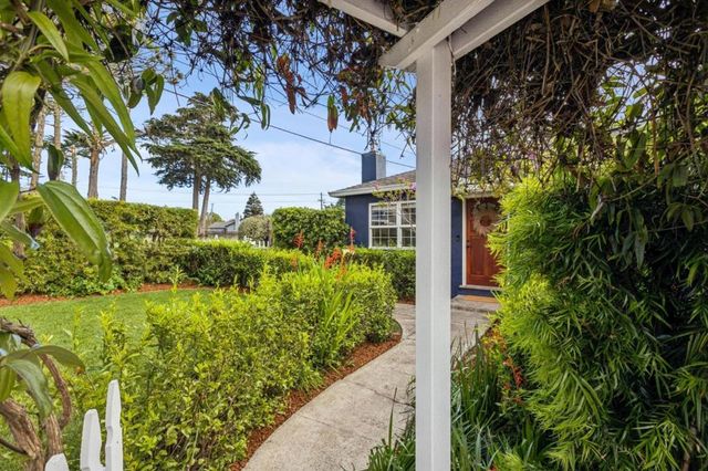 499 Sonora Avenue, El Granada, CA 94019