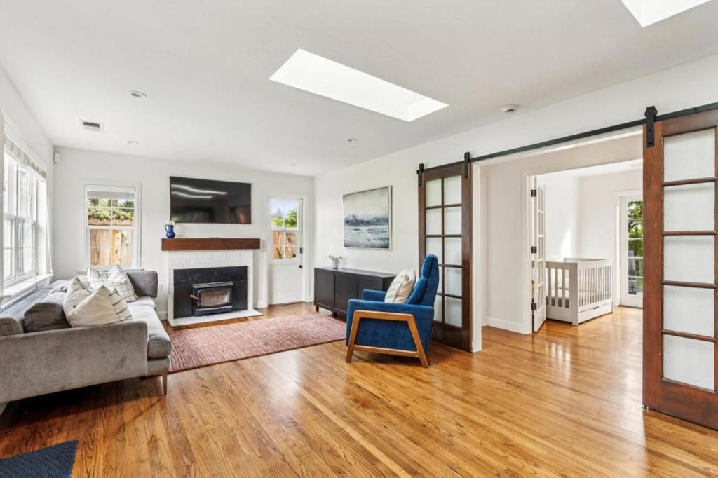 Image 12 of property listing at 499 Sonora Avenue, El Granada, CA 94019