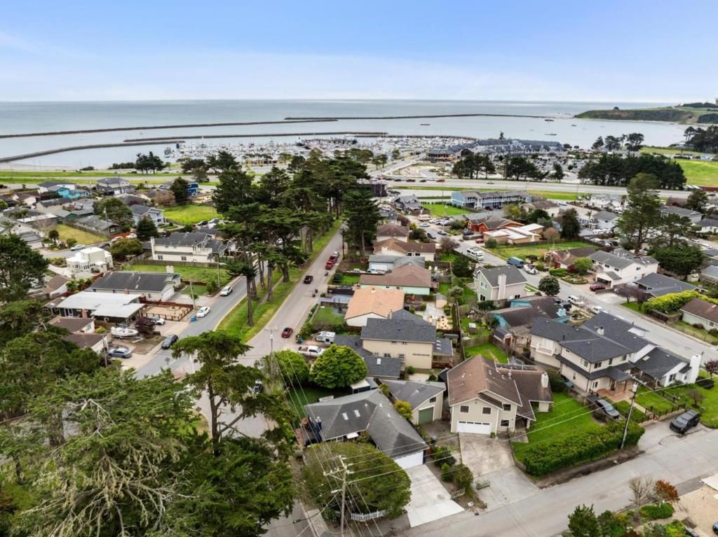 Image 2 of property listing at 499 Sonora Avenue, El Granada, CA 94019