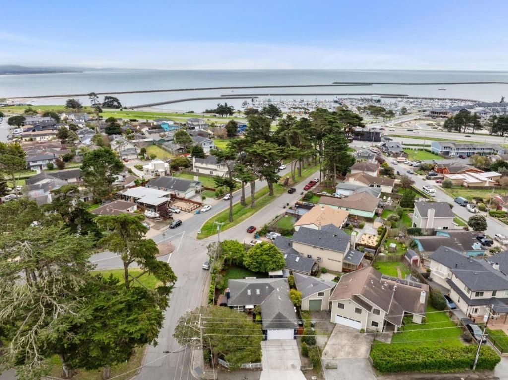 Image 38 of property listing at 499 Sonora Avenue, El Granada, CA 94019