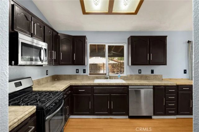 13554 2nd Ave, Victorville, CA 92395