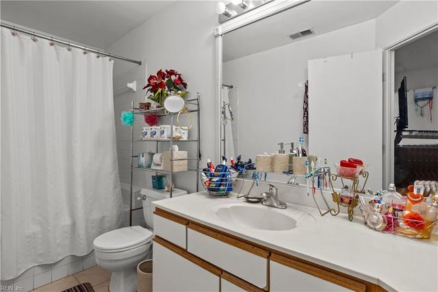 5056 Heathglen CIR, Virginia Beach, VA 23456