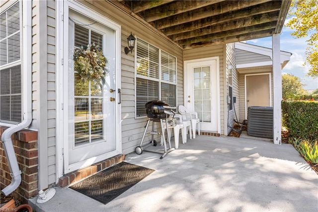 5056 Heathglen CIR, Virginia Beach, VA 23456