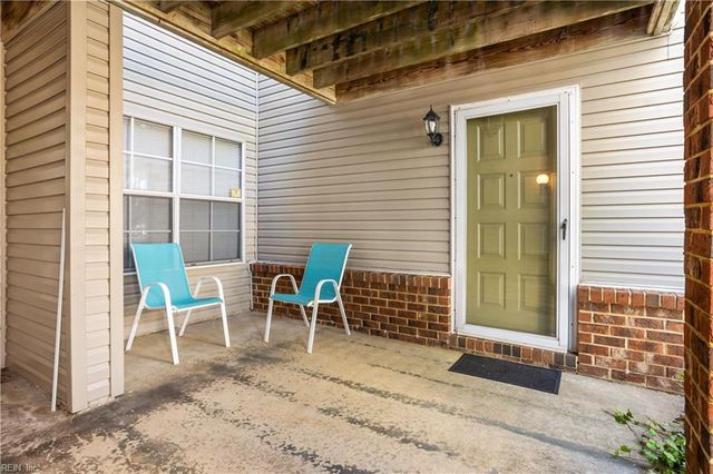 5056 Heathglen CIR, Virginia Beach, VA 23456