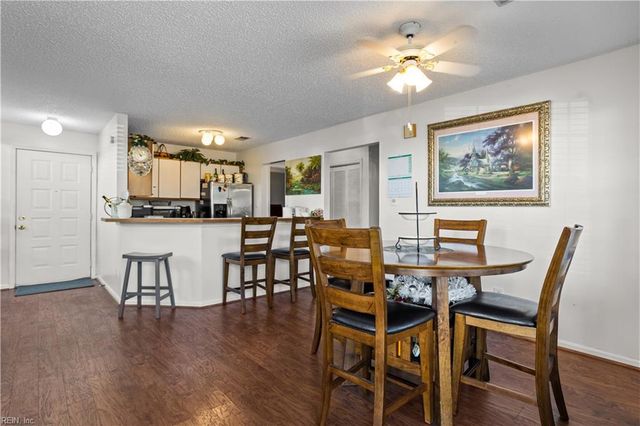 5056 Heathglen CIR, Virginia Beach, VA 23456