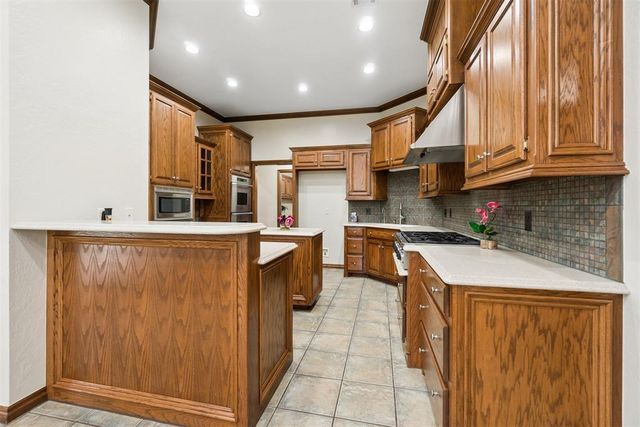 10705 Fairway Avenue, Oklahoma City, OK 73170