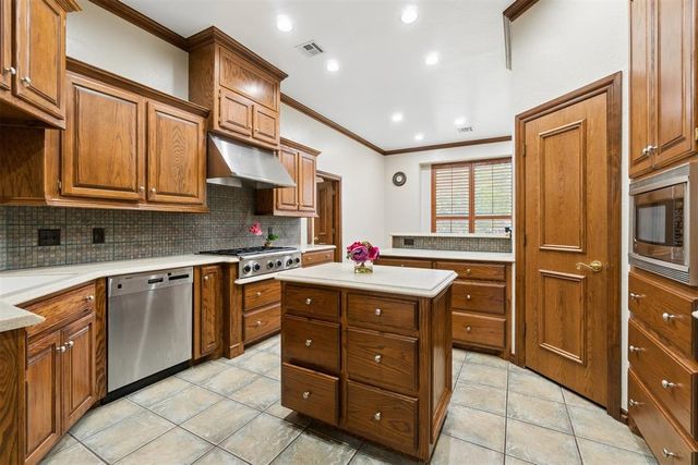 10705 Fairway Avenue, Oklahoma City, OK 73170