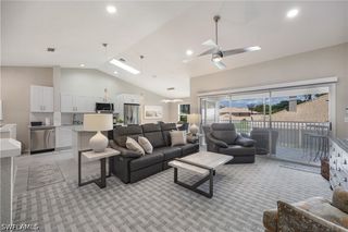 290 Emerald Bay CIR L5, Naples, FL 34110