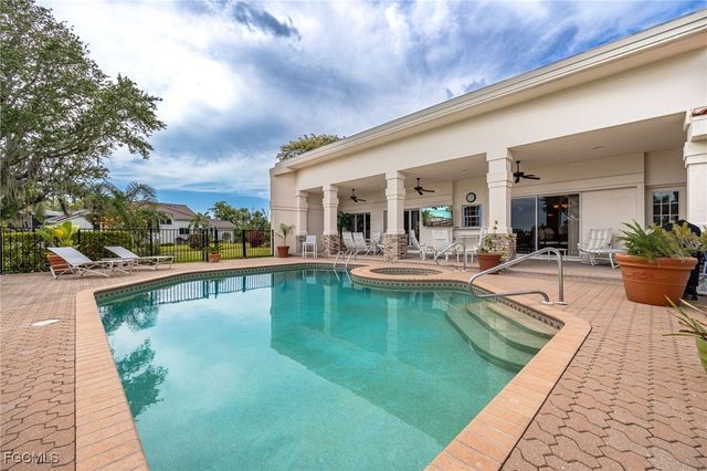 16031 Forest Oaks DR, Fort Myers, FL 33908